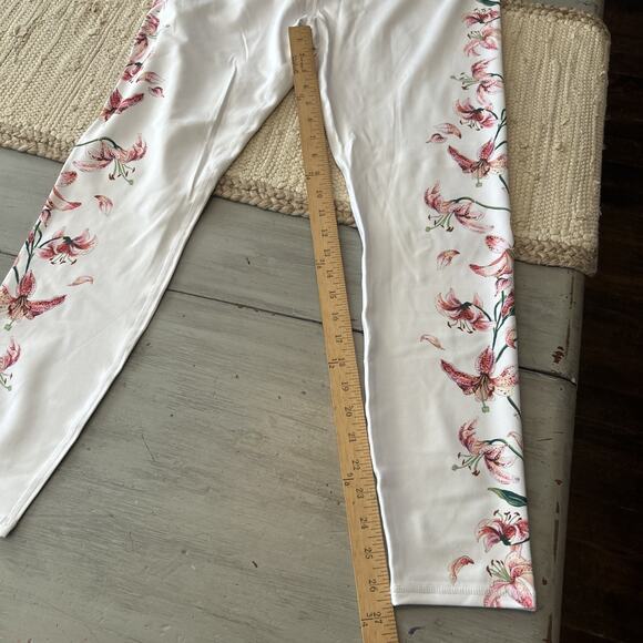 NWT Fabletics Winn Sports Bra Salar Legging White Pink Floral Lily Set Sz XXL - Picture 5 of 8